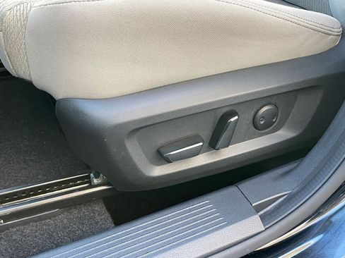 Used 2025 Nissan Rogue SV image 22