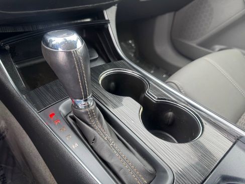Used 2018 Chevrolet Impala LT FWD image 12