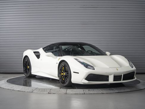 Used 2018 Ferrari 488 GTB RWD image 7