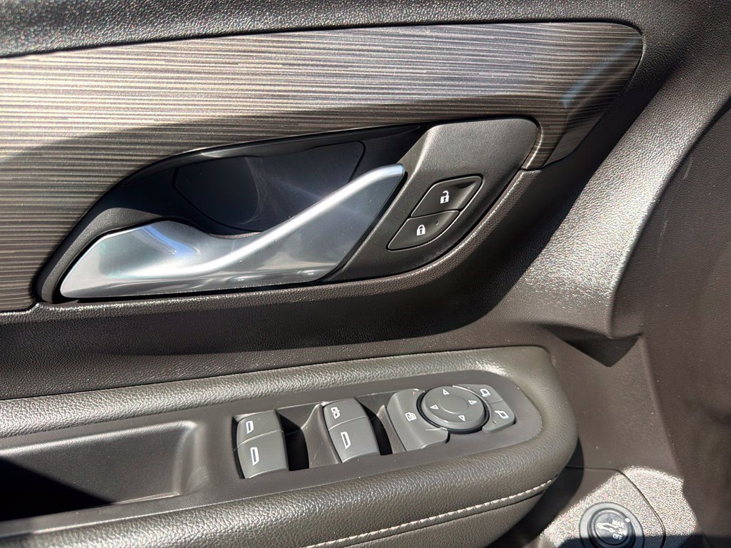 Used 2024 GMC Terrain SLE w/ Driver Convenience Package FWD image 23