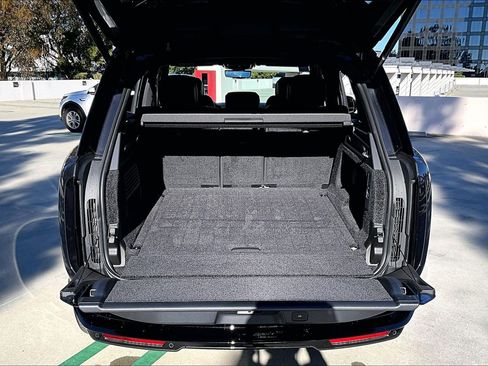 New 2025 Land Rover Range Rover SE image 10