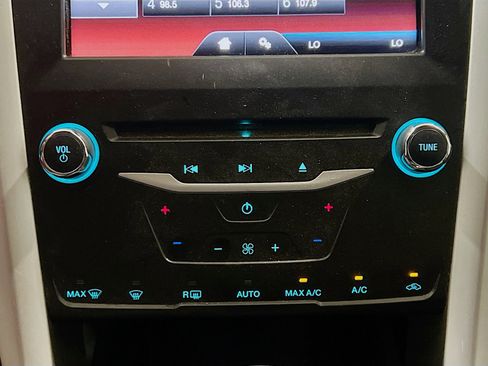 Used 2014 Ford Fusion SE image 11