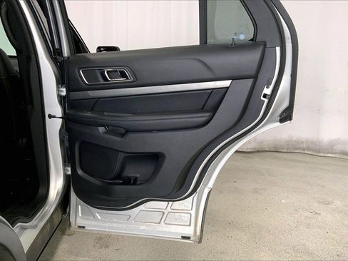 Used 2019 Ford Explorer XLT w/ Equipment Group 202A image 23