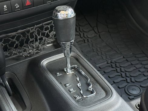 Used 2014 Jeep Wrangler Unlimited Rubicon w/ Dual Top Group AWD/4WD image 30