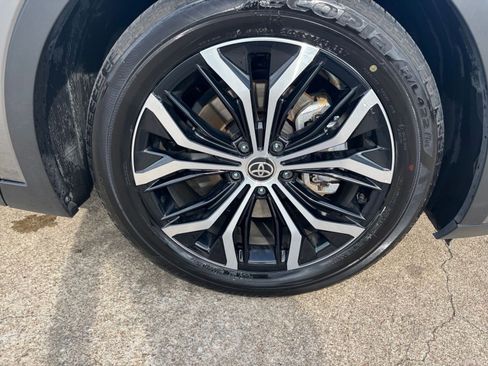 Used 2025 Toyota Crown XLE image 66