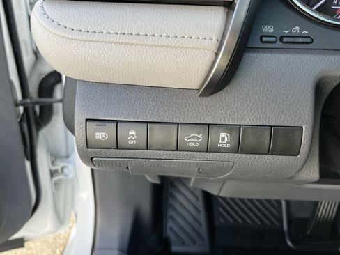 Used 2019 Toyota Camry LE image 24