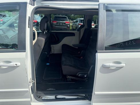 Used 2017 Dodge Grand Caravan SE w/ Power Window Group FWD image 11