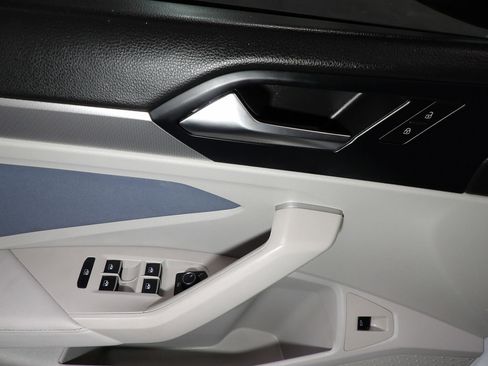 Used 2025 Volkswagen Jetta SE w/ Sunroof Package FWD image 8