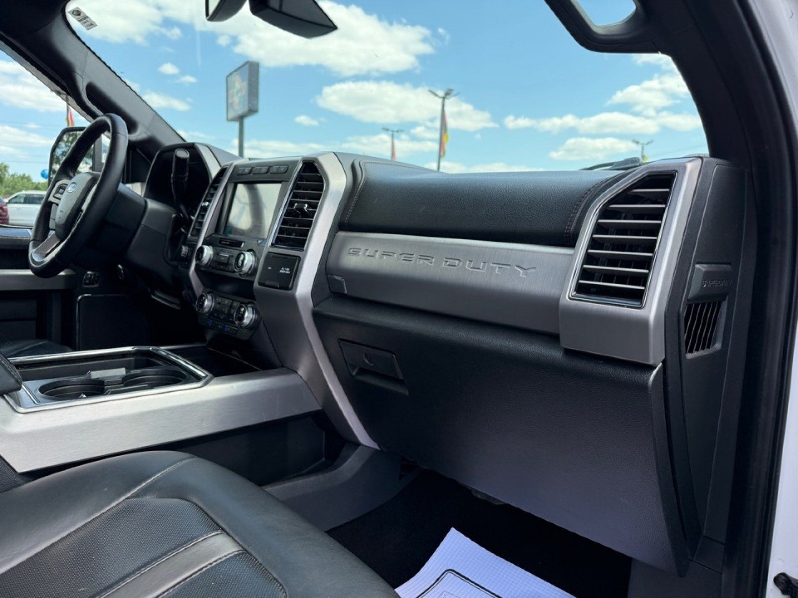 Used 2019 Ford F350 Platinum w/ Platinum Ultimate Package AWD/4WD image 27