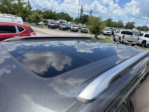 Used 2018 Ford Explorer Platinum AWD/4WD image 8