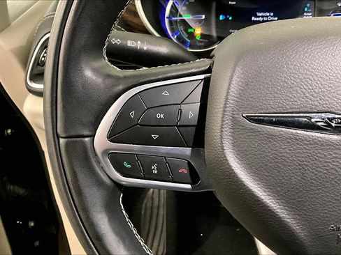 Used 2022 Chrysler Pacifica Limited image 17