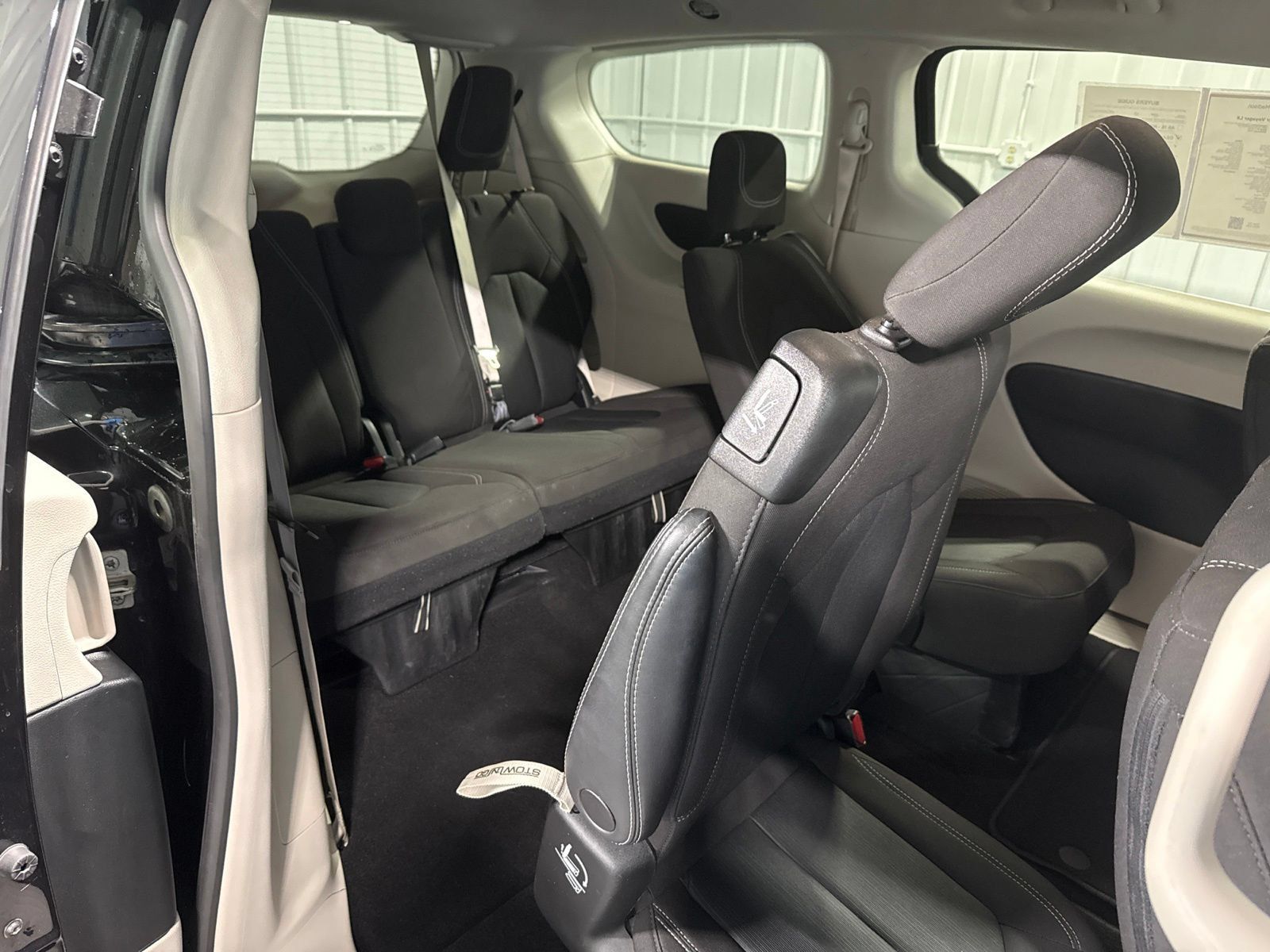 Used 2023 Chrysler Voyager LX FWD image 18