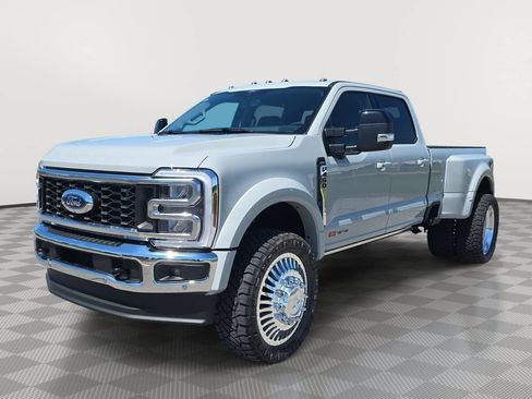 Used 2026 Ford F450 Lariat w/ Lariat Ultimate Package AWD/4WD image 3