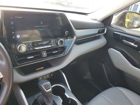 Used 2023 Toyota Highlander XLE image 26
