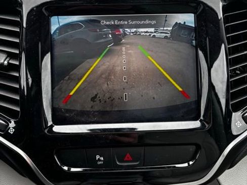 Used 2019 Jeep Cherokee Latitude Plus w/ Cold Weather Group image 24