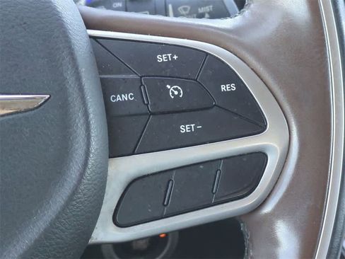 Used 2018 Chrysler Pacifica Limited w/ Tire & Wheel Group image 19