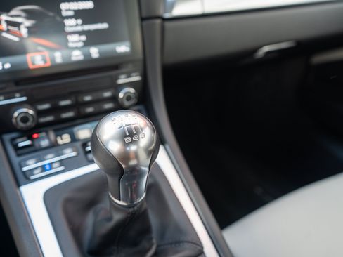 Used 2024 Porsche 718 Cayman RWD image 31