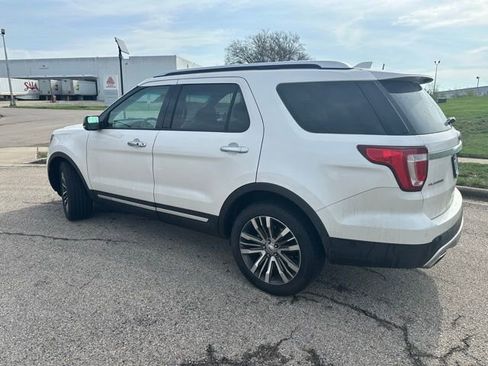 Used 2017 Ford Explorer Platinum image 2