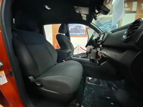 Used 2018 Toyota Tacoma TRD Sport AWD/4WD image 6