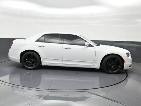 Used 2020 Chrysler 300 S RWD image 7