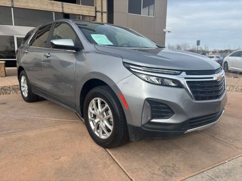 Used 2024 Chevrolet Equinox LT image 2