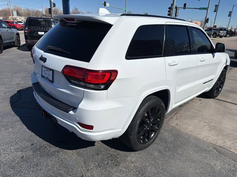 Used 2020 Jeep Grand Cherokee Altitude image 6