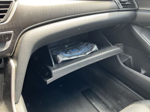 Used 2018 Honda Accord EX image 28