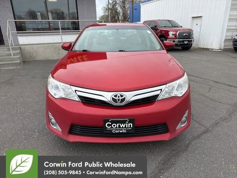 Used 2014 Toyota Camry XLE w/ Leather Package image 2