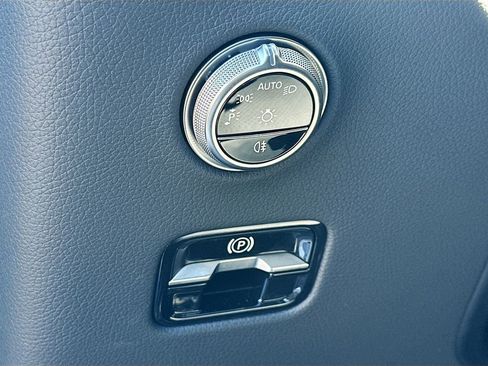 Used 2025 Mercedes-Benz GLC 300 image 10