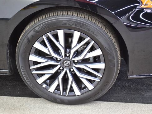 Used 2025 Nissan Altima 2.5 SV FWD image 37