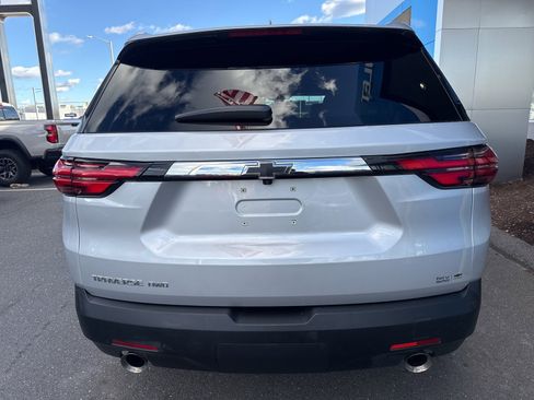 Used 2022 Chevrolet Traverse LS image 7