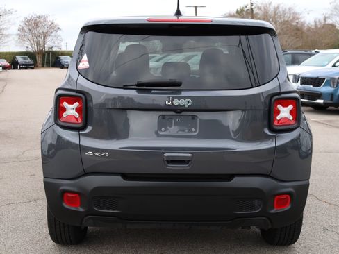 Used 2023 Jeep Renegade Latitude image 4