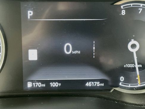 Used 2025 Genesis G70 2.5T RWD image 18