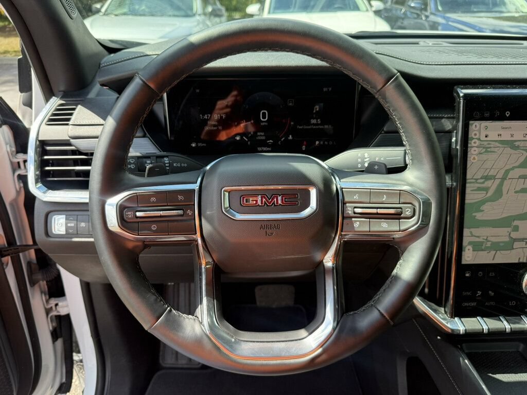 Used 2026 GMC Acadia Elevation w/ Elevation Premium Package FWD image 5