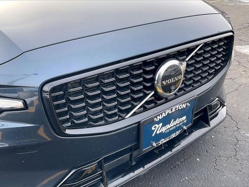 Used 2024 Volvo S60 B5 Plus image 29