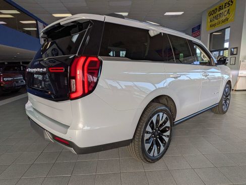 New 2026 Ford Expedition Platinum w/ Driver's Package image 4