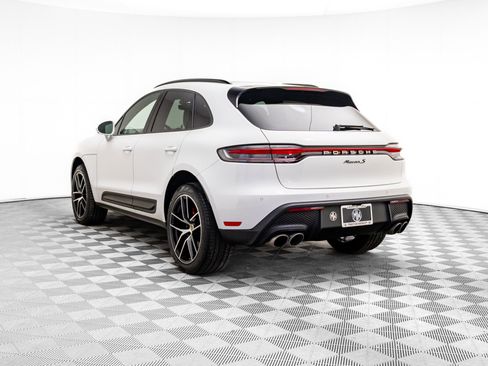 Certified 2023 Porsche Macan S image 3