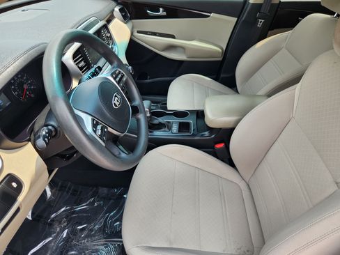 Used 2020 Kia Sorento LX AWD/4WD image 8