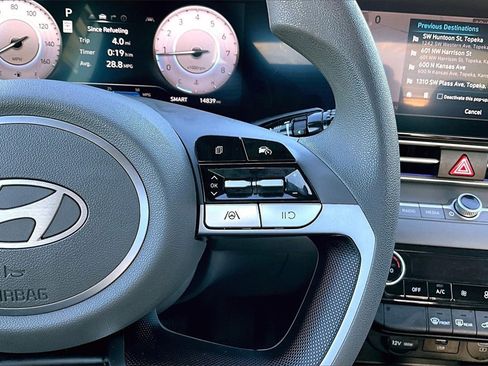 Used 2024 Hyundai Elantra SEL image 19