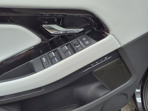 Certified 2025 Land Rover Range Rover Evoque S image 14
