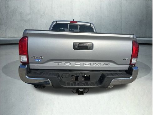 Used 2017 Toyota Tacoma SR5 image 4