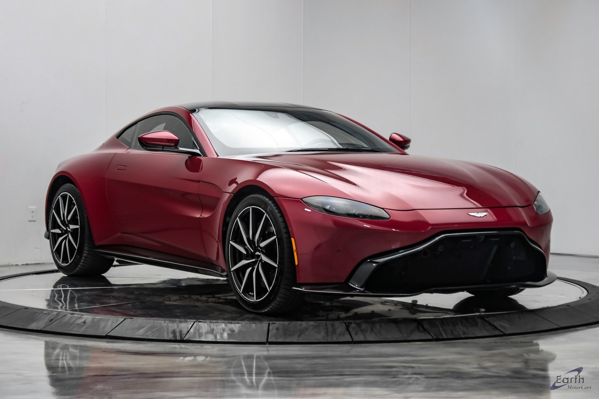 Used 2019 Aston Martin V8 Vantage Coupe RWD image 28