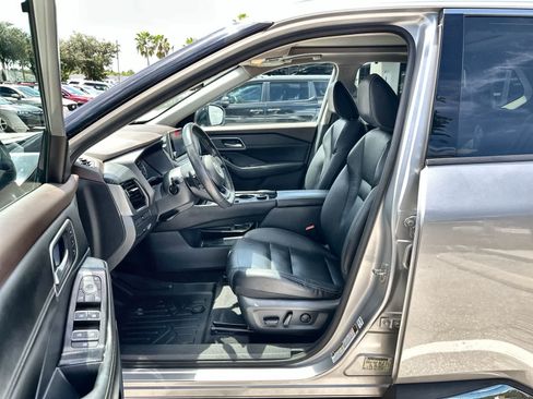 Used 2021 Nissan Rogue SL AWD/4WD image 2