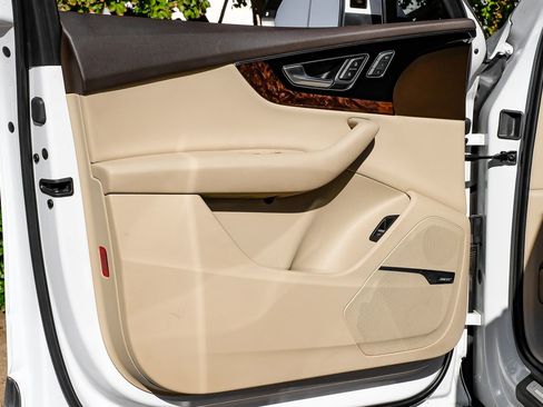 Used 2018 Audi Q7 3.0T Prestige image 47