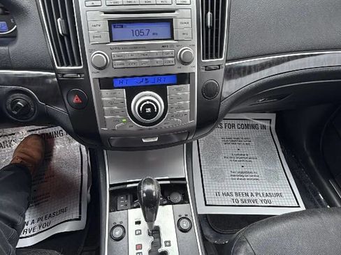 Used 2010 Hyundai Veracruz Limited FWD image 17