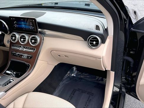 Used 2022 Mercedes-Benz GLC 300 GLC 300 w/ Premium Package Lite image 18