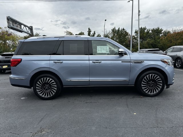Certified 2020 Lincoln Navigator Black Label w/ Cargo Convenience Package AWD/4WD image 4