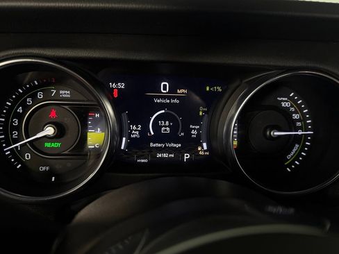 Used 2023 Jeep Wrangler Unlimited Sahara AWD/4WD image 14