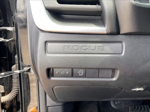 Used 2024 Nissan Rogue S FWD image 33