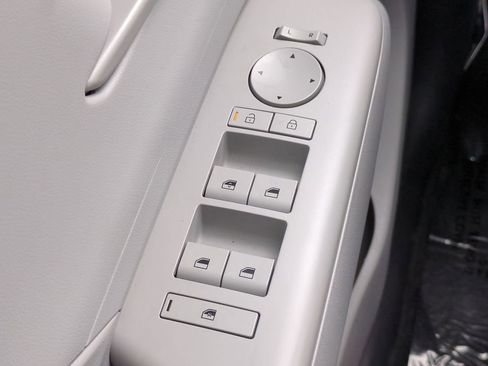 Certified 2025 Hyundai Kona SE image 21